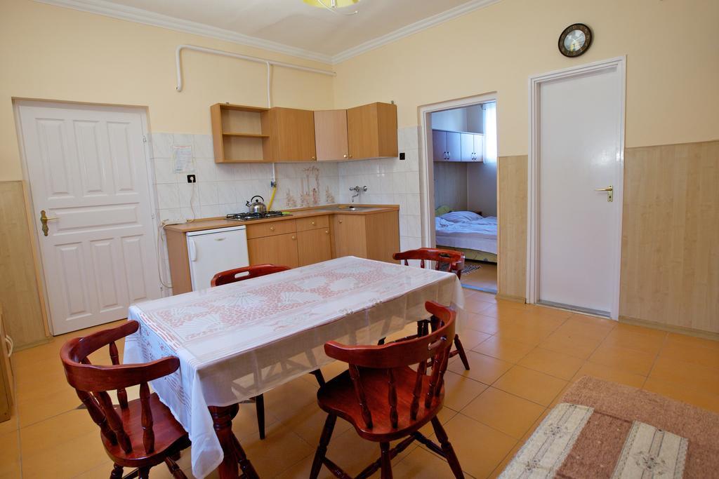 Ferenczi Apartament Hajduszoboszlo Quarto foto