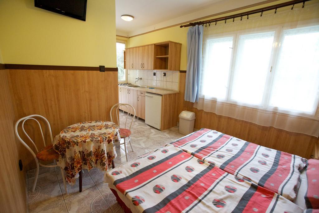 Ferenczi Apartament Hajduszoboszlo Quarto foto