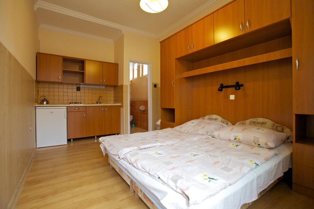 Ferenczi Apartament Hajduszoboszlo Quarto foto