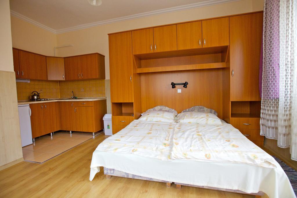 Ferenczi Apartament Hajduszoboszlo Quarto foto