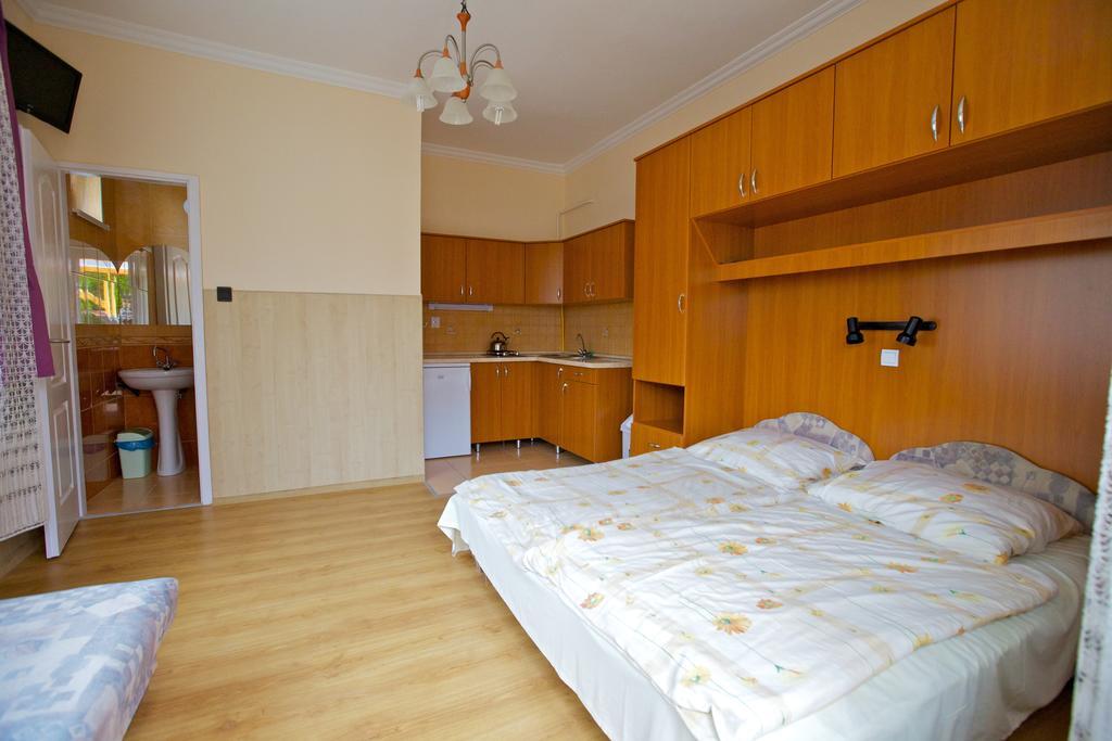 Ferenczi Apartament Hajduszoboszlo Quarto foto